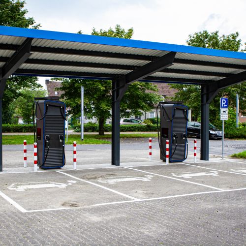 Ladesäulen überdacht
