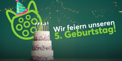 Geburtstagstorte und chargecats-Logo